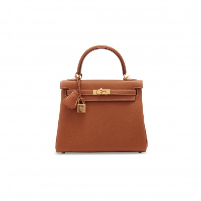 HERMÈS A GOLD TOGO LEATHER RETOURNÉ KELLY 25 WITH GOLD HARDWARE (25*17*7cm) 